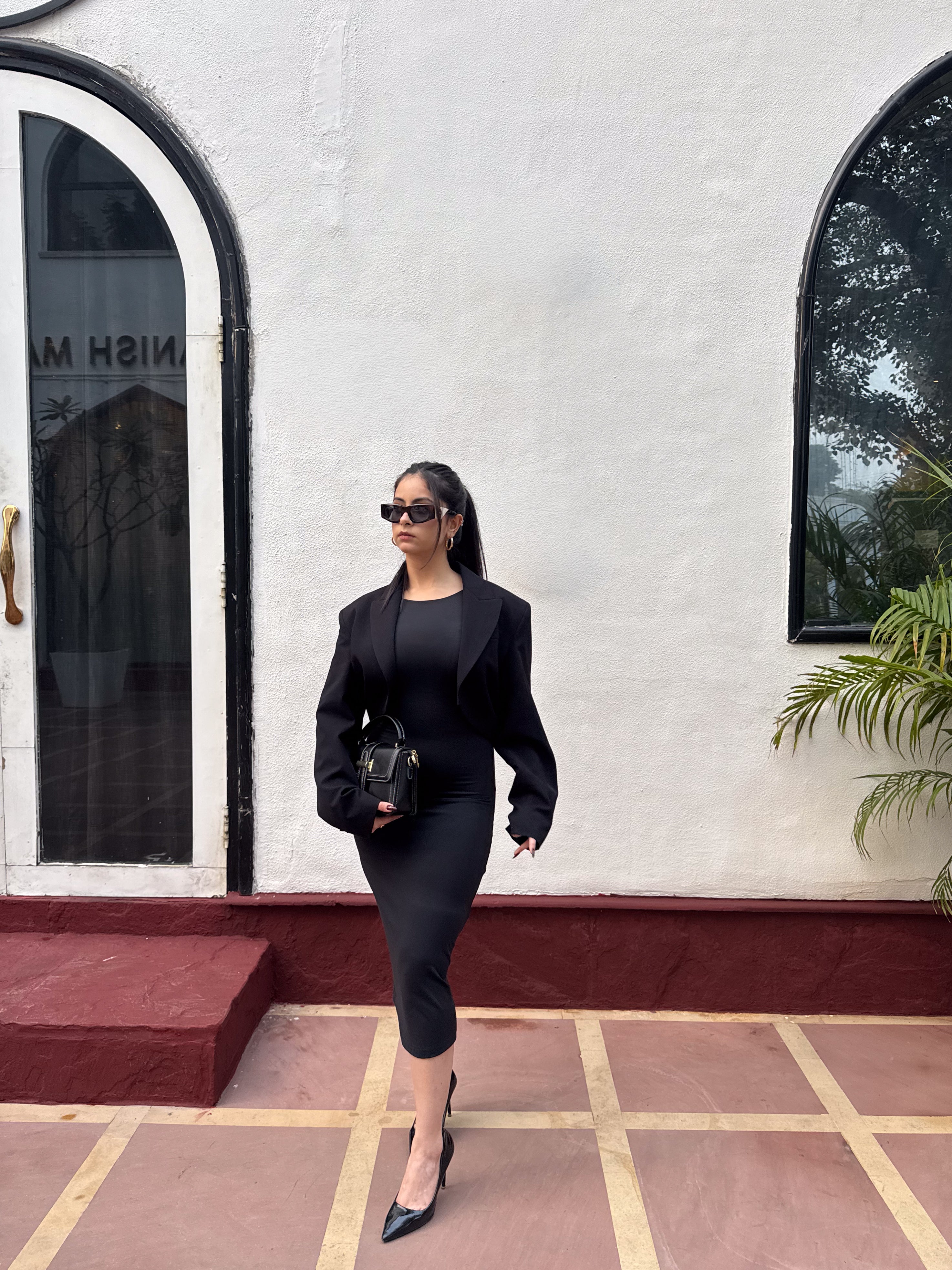 MODERN ESSENTIAL BLACK BUILT-IN SHAPEWEAR DRESS
